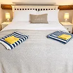 Granby House Apartments, 3, In The Old Town, Sea And Castle Views 5 Minutes Walk To South Bay Lejlighed Scarborough