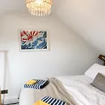 Granby House Apartments, 3, In The Old Town, Sea And Castle Views 5 Minutes Walk To South Bay *