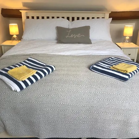 Granby House Apartments, 3, In The Old Town, Free On Street Parking Included Apartment Scarborough