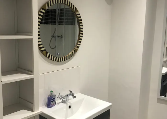 Granby House Apartments, 3, In The Old Town, Free On Street Parking Included Sea And Castle Views *