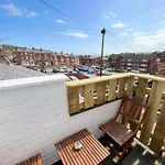 Granby House Apartments, 3, In The Old Town, Sea And Castle Views 5 Minutes Walk To South Bay *