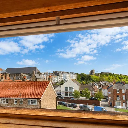 아파트 Granby House Apartments, 3, In The Old Town, Sea And Castle Views 5 Minutes Walk To South Bay *