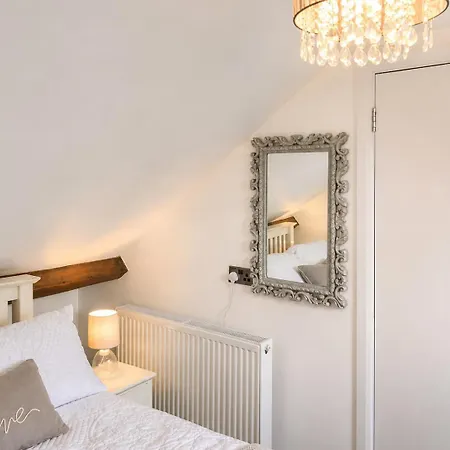Granby House Apartments, 3, In The Old Town, Sea And Castle Views 5 Minutes Walk To South Bay 아파트 *