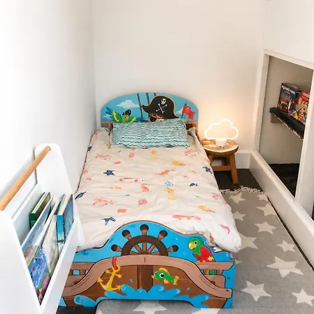 Granby House Apartments, 3, In The Old Town, Sea And Castle Views 5 Minutes Walk To South Bay * Scarborough