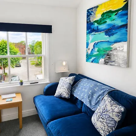 Granby House Apartments, 3, In The Old Town, Sea And Castle Views 5 Minutes Walk To South Bay Apartment